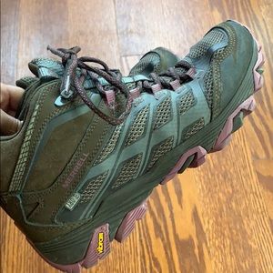 CLOSET CLEANOUT!!! Merrell Moab Hiking Boots